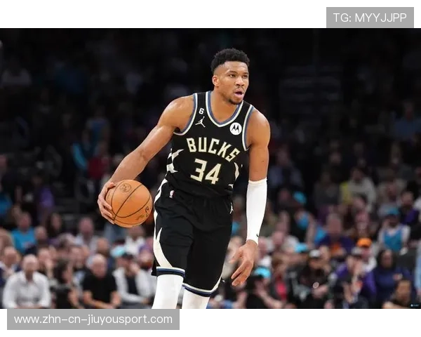 字母哥抢断反击,密尔沃基雄鹿完成转换 字母哥抢断反击,密尔沃基雄鹿完成转换