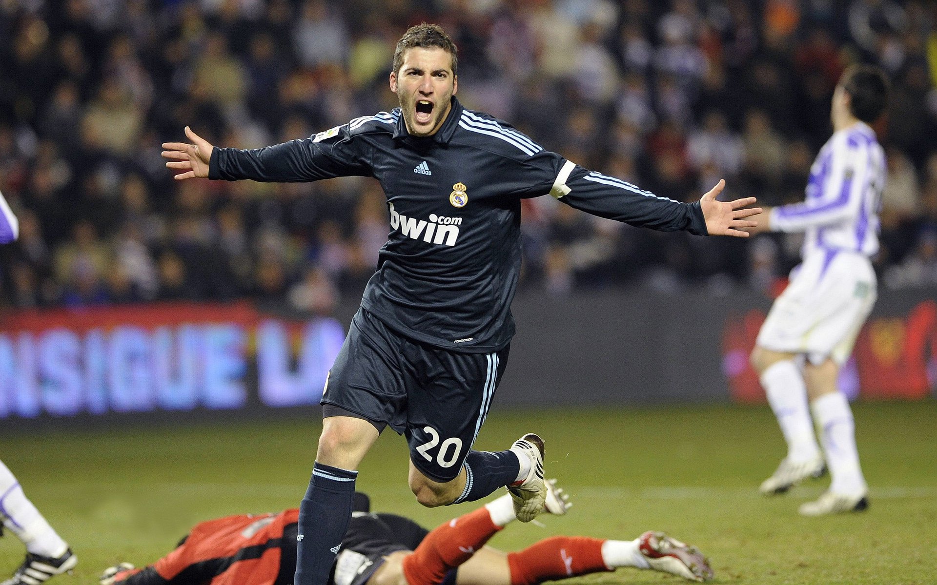 九游娱乐APP-《FIFA》虚拟世界杯开启，全球玩家共享足球盛宴！，fifa足球世界阵容模拟玩脱了